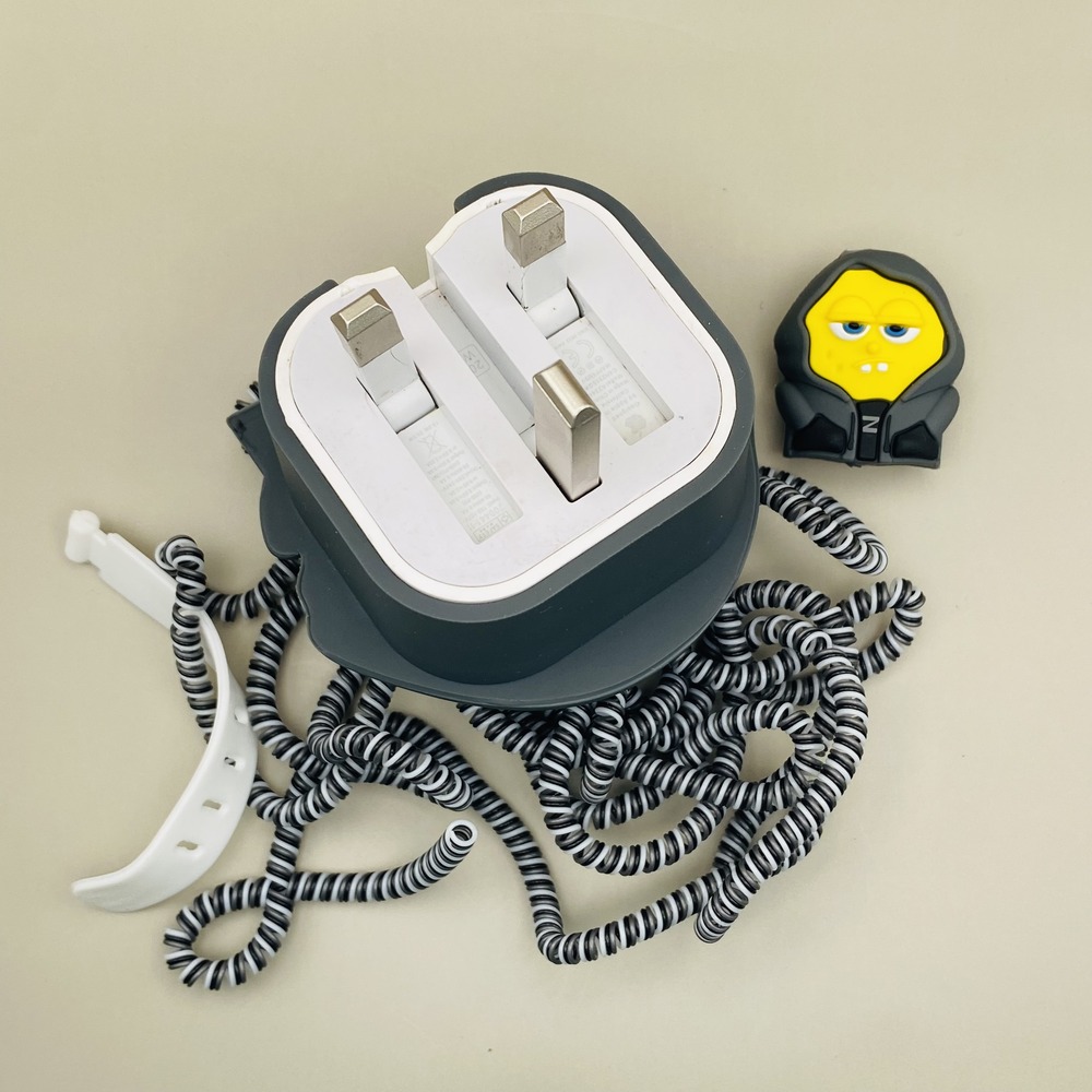 محافظ کابل شارژر عروسکی ایفون 20 وات سلیکونی اورجینال با گارانتی - iPhone Doll Cable Protector 20W Silicon Original - نمای بسته بندی