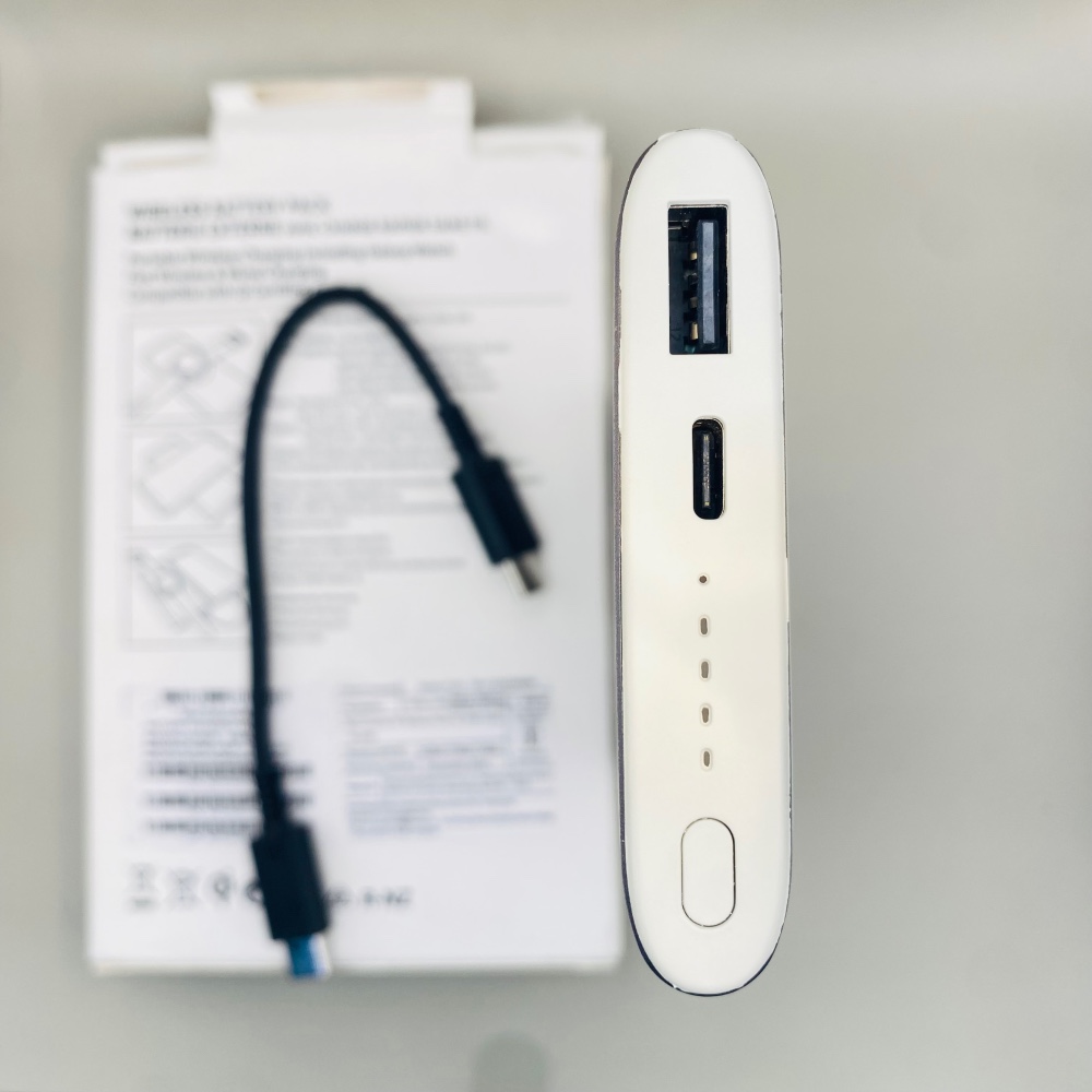 پاوربانک ۱۰،۰۰۰ میلی‌آمپر سامسونگ وایرلس مدل EB-U1200 Type-C با گارانتی ۱ ساله | Samsung 10000mAh Wireless Power Bank - نمای بسته بندی