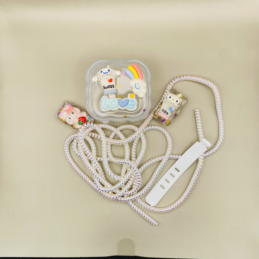 محافظ کابل شارژر عروسکی ایفون 20 وات سلیکونی اورجینال با گارانتی - iPhone Doll Cable Protector 20W Silicon Original - نمای نزدیک